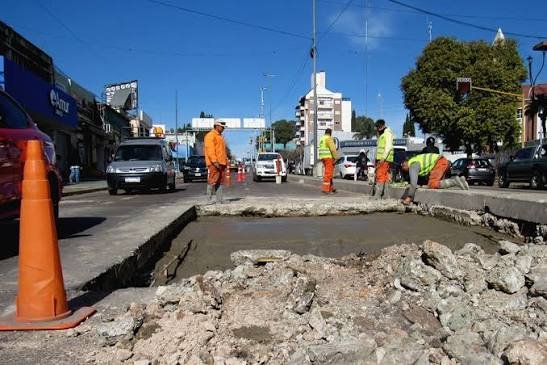 Bacheo y trabajos en avenidas de Paraná